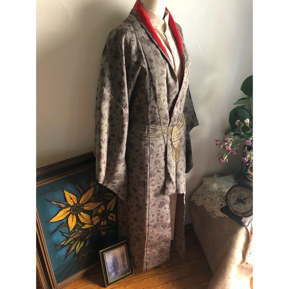 Victorian Silk-Floral Vintage Japanese Kimono - Picture 3 of 8